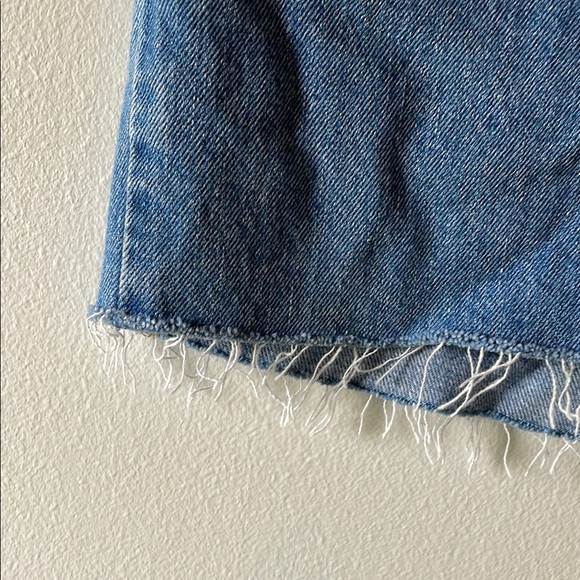 Levi's Blue Jean Shorts with Raw Hem and Vintage Style - Picture 5 of 6